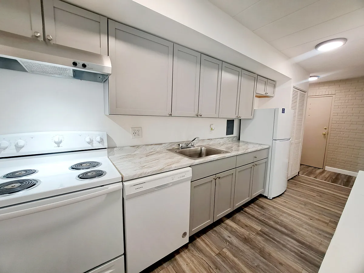Building Photo - 704 Orchard Ave #105