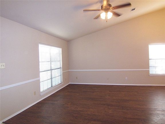 3rd image of 3004 Canterbury Ln