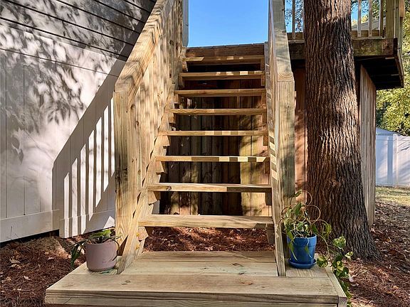 3rd image of 7215 Connan Ln