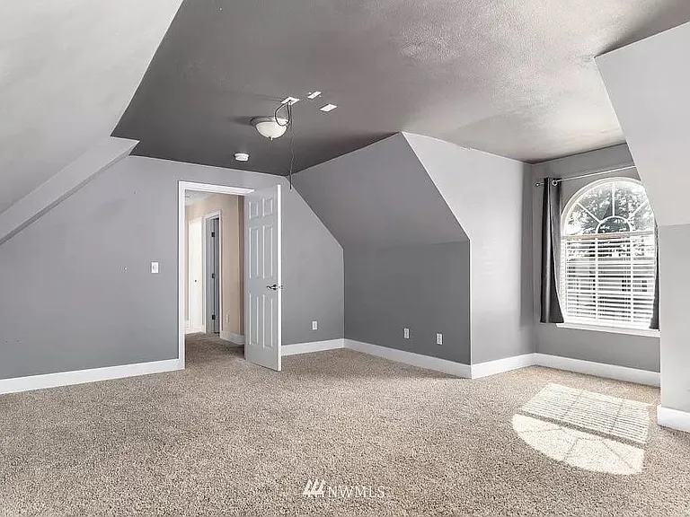 910 SW Regency Dr — Photo 24
