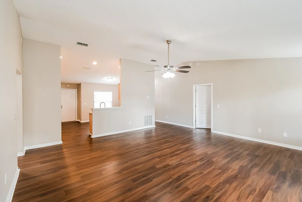 3 bed, 2.0 bath, 1460 sqft, $1,930 — Photo 4