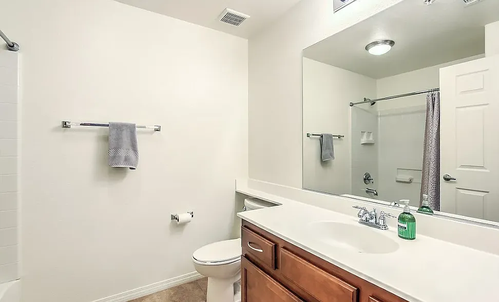 2 bed, 1130 sqft, $1,650 — Photo 2