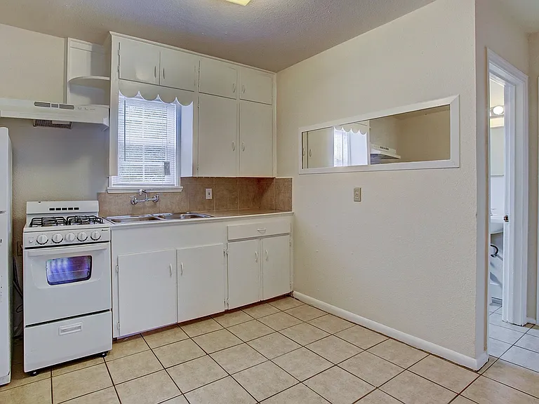2202 Park Street — Photo 2