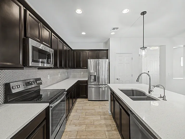 1360 W Joshua Tree Ave — Photo 27