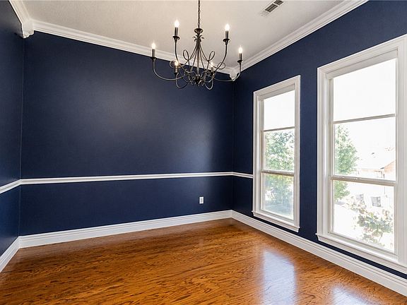 3rd image of 4033 Savannah Ln