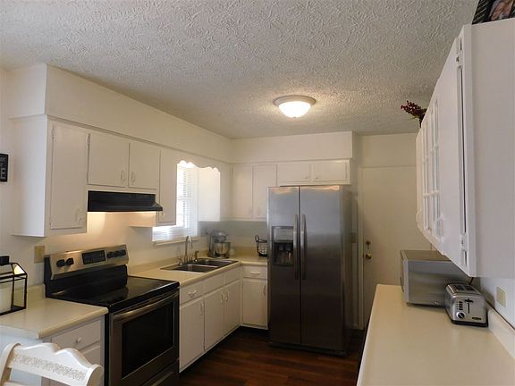 4th image of 104 Franklin St