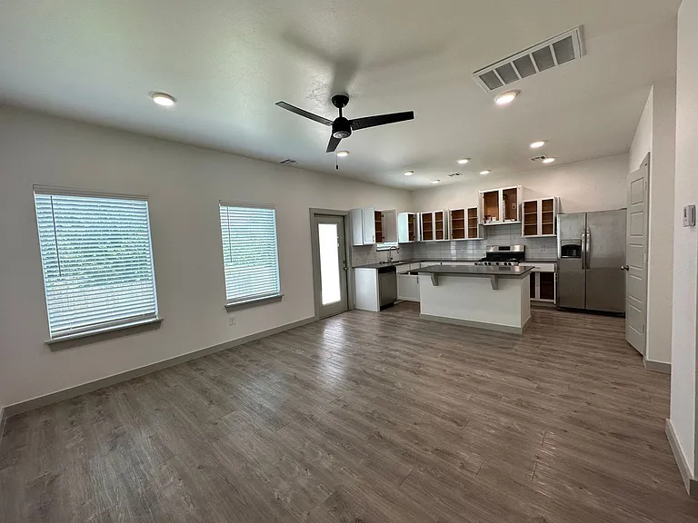 13508 Vinita Dr — Photo 31