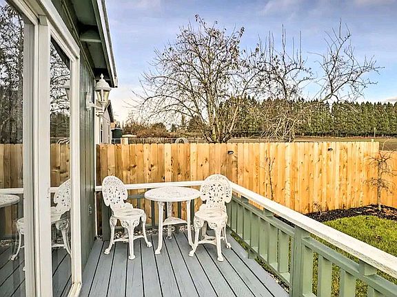 4th image of 11859 NE Chateau Dr #29