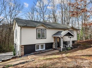 15 Whistle Ridge Rd, Candler, NC 28715