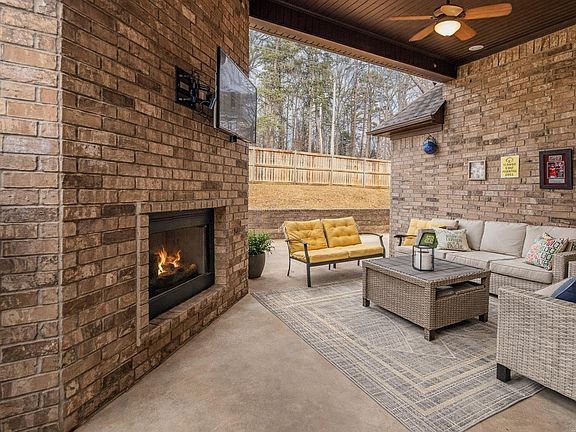 4th image of 542 Scarlet Oaks Dr
