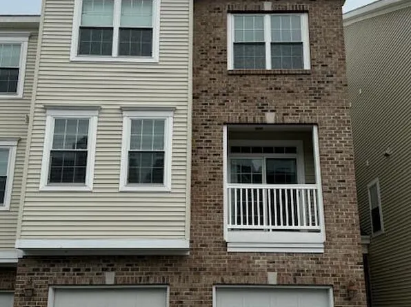 2205 Admirals Walk Drive, Cohoes, NY 12047