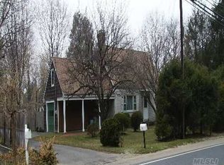 5 Huntington Bay Rd, Halesite, NY 11743