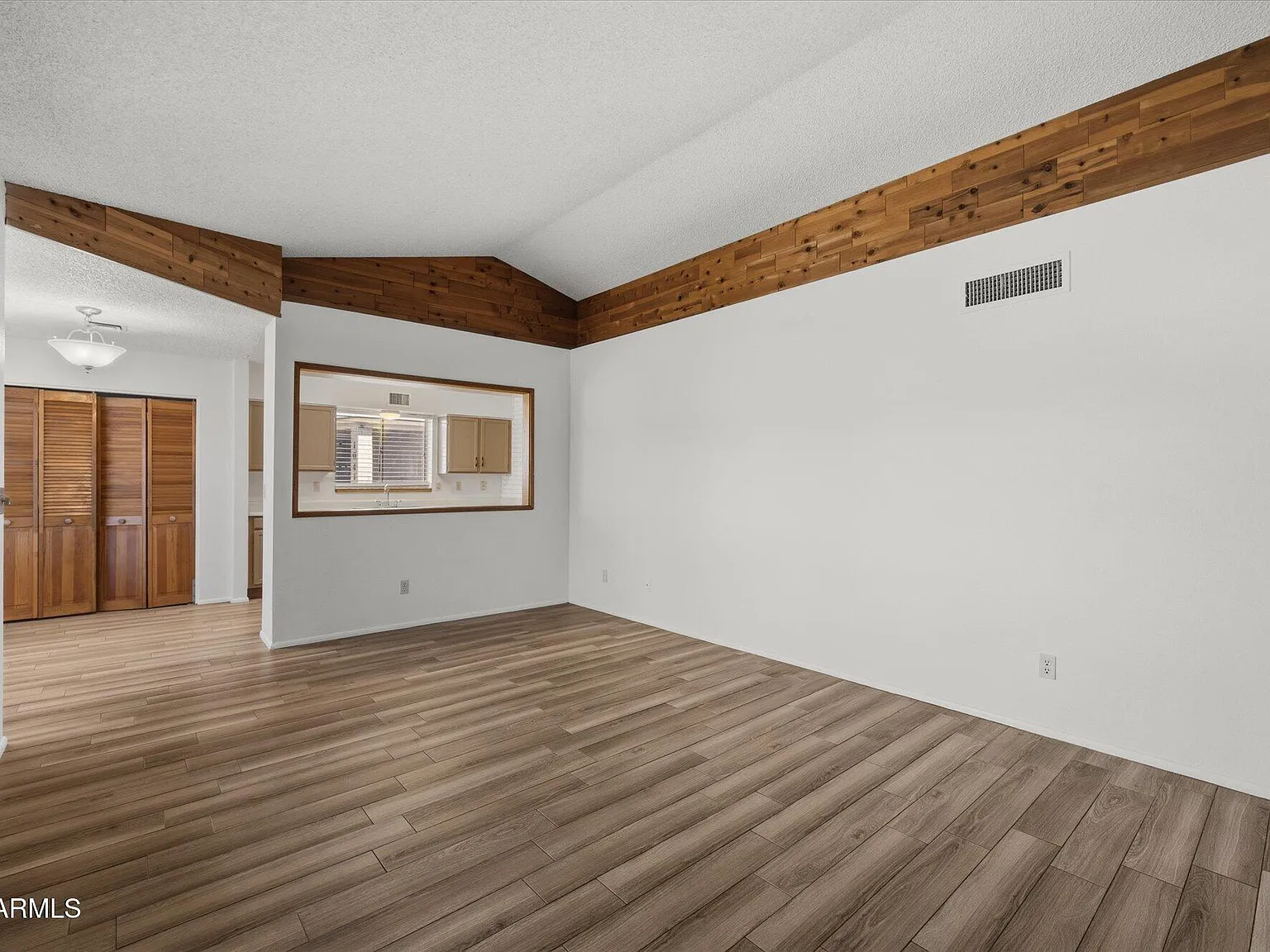 3 bed, 2.0 bath, 1298 sqft, $1,950 — Photo 4
