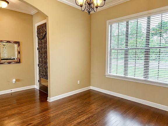 5th image of 345 Riverdale Dr