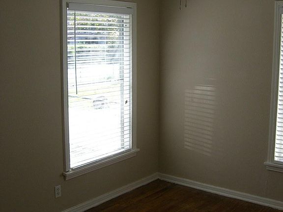 4th image of 4424 Hank Ave #A