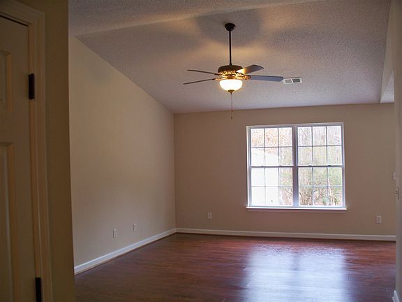 4th image of 382 E Pheasant Hill Dr