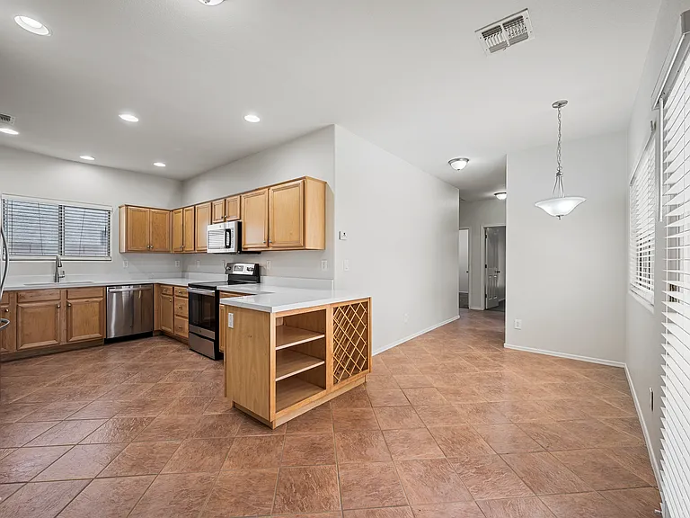 15929 W Custer Ln — Photo 6