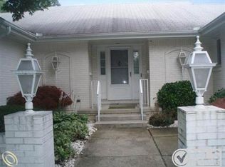 34370 Ramble Hills Dr, Farmington Hills, MI