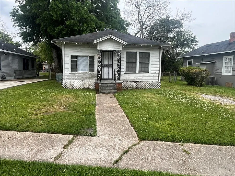 1705 Buck St