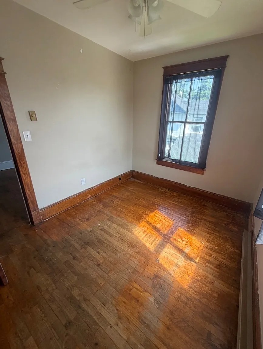 1 bed, 900 sqft, $1,200 — Photo 3