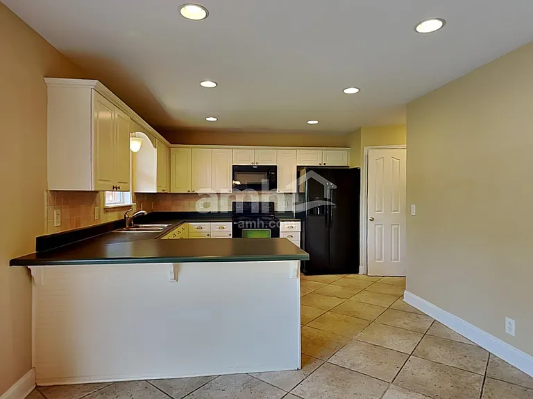 1068 Blairfield Dr — Photo 3