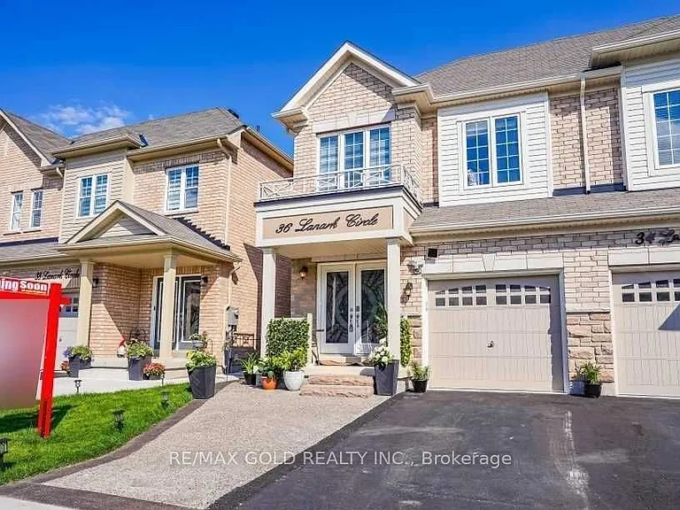 36 Lanark Cir #UPPER — Photo 1