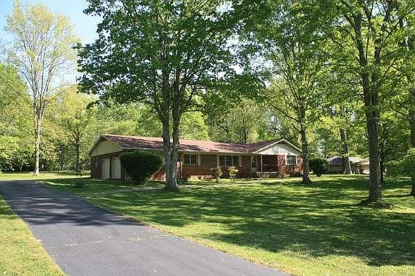 1st image of 2103 Oak Dr