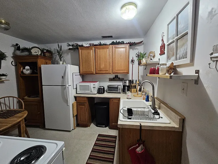 15240 Deby Dr — Photo 10