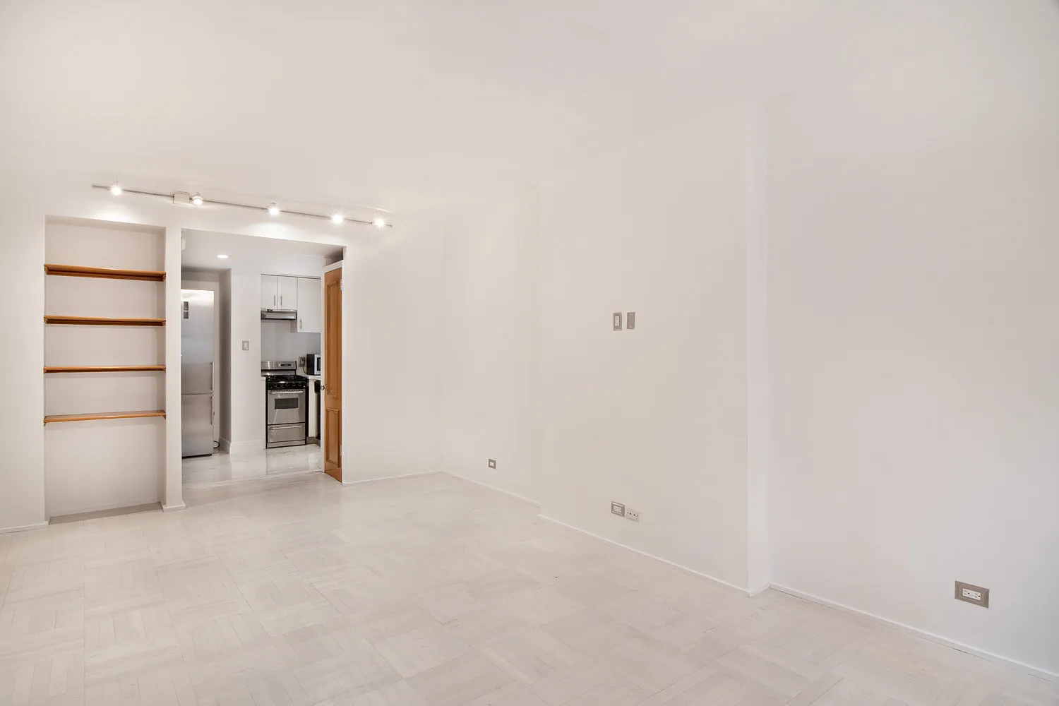 150 West 58th Street — Photo 2