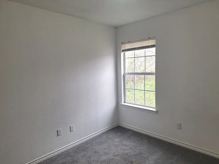 2621 Lee Ave — Photo 20