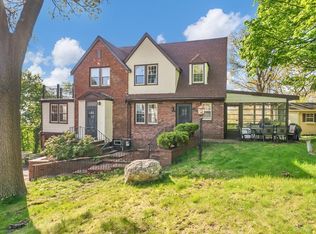 10 Hemingway Rd, Saugus, MA 01906