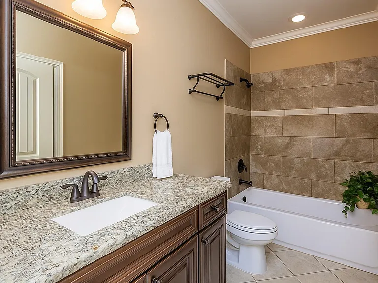 1516 Amundsen St — Photo 22