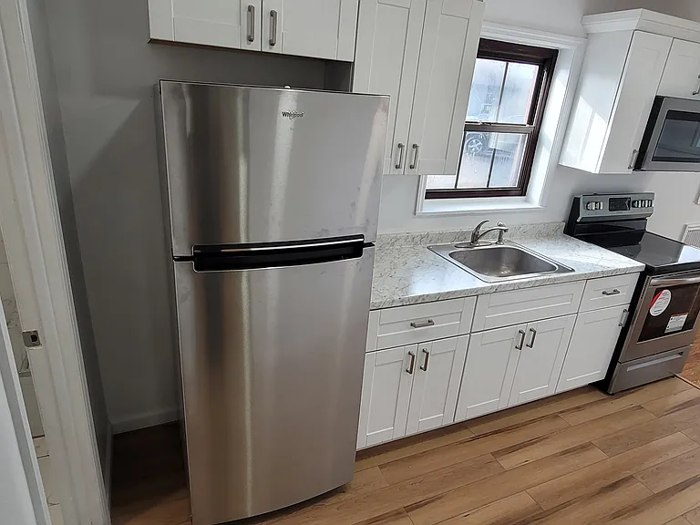 94 Martha Ct #10 — Photo 6