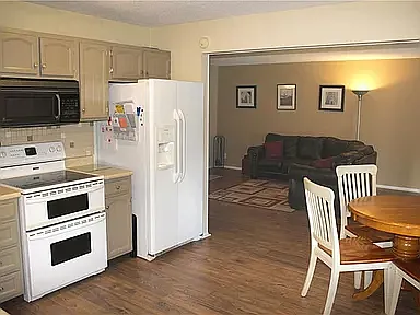 2113 W Christy Ln — Photo 19