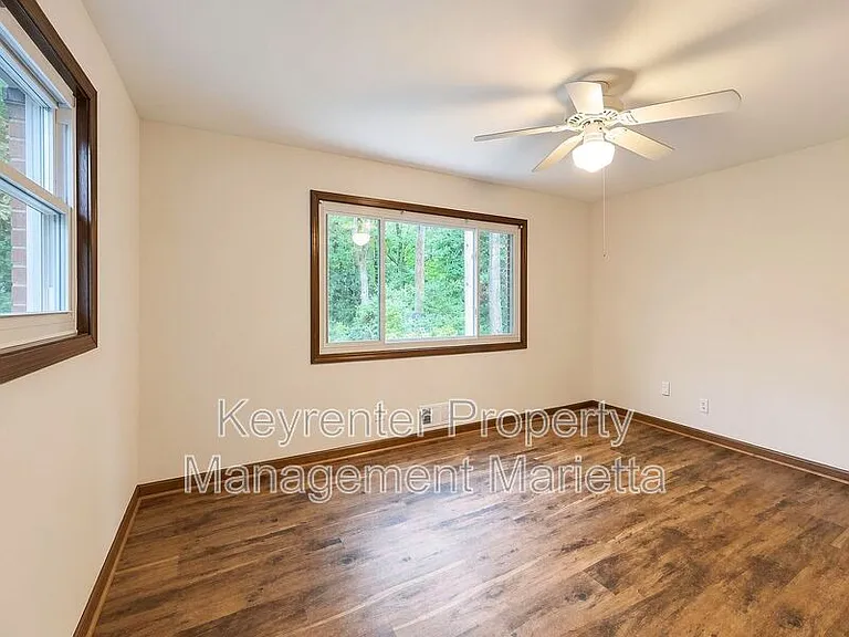 3720 Lake Dr SE — Photo 12