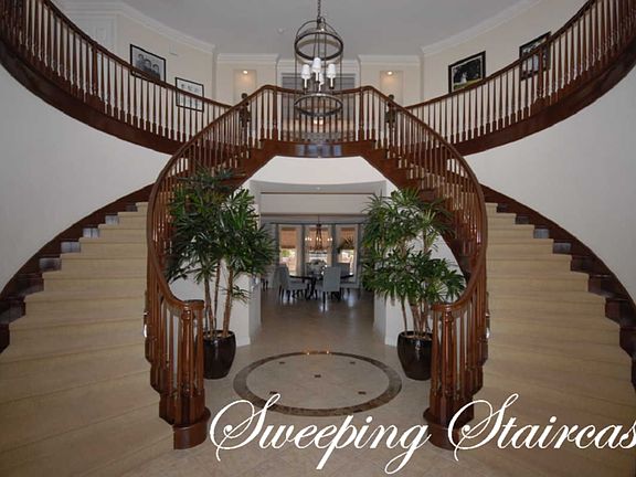 Sweeping staircase, Foyer Entry