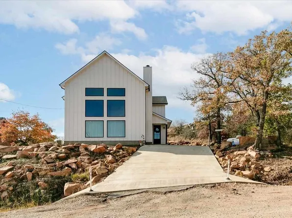218 Merry Circle Dr, Medicine Park, OK 73557