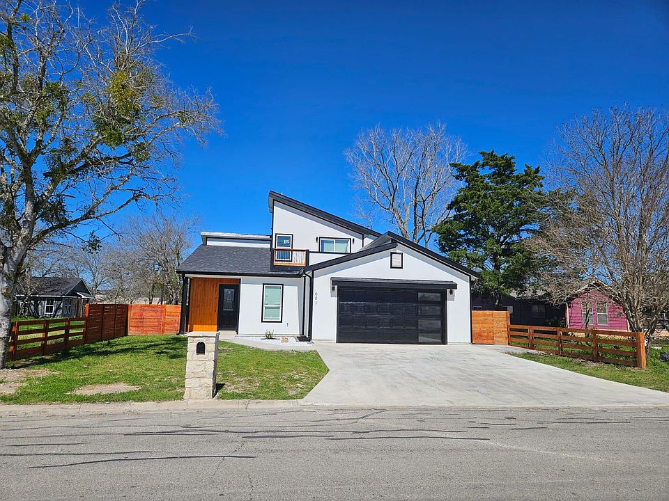 1st image of 601 Ruddy St