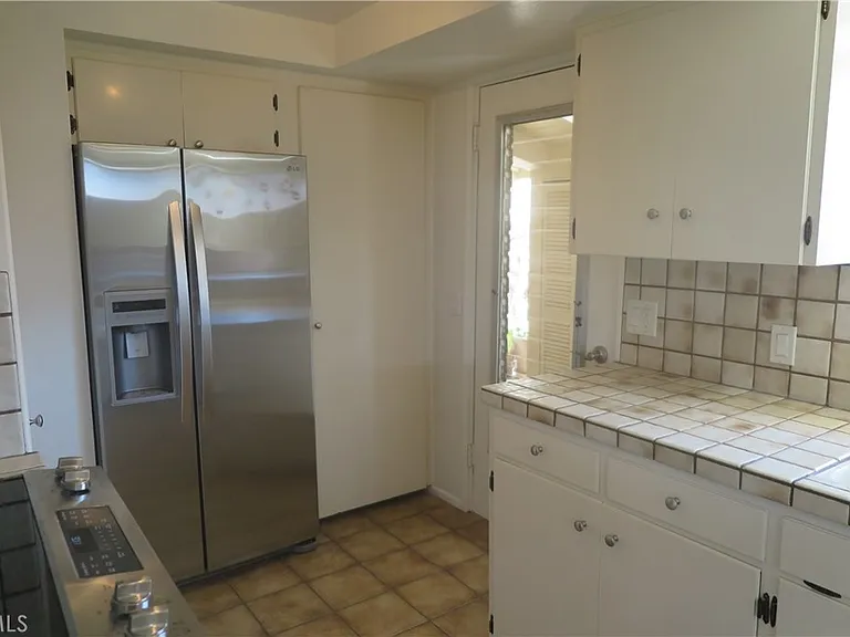998 Oriole Dr — Photo 16