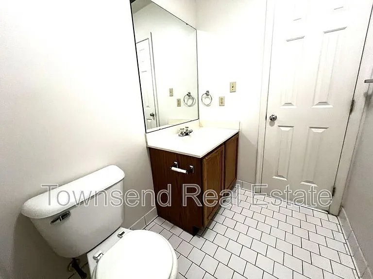 1044-2 Ancestry Dr — Photo 8