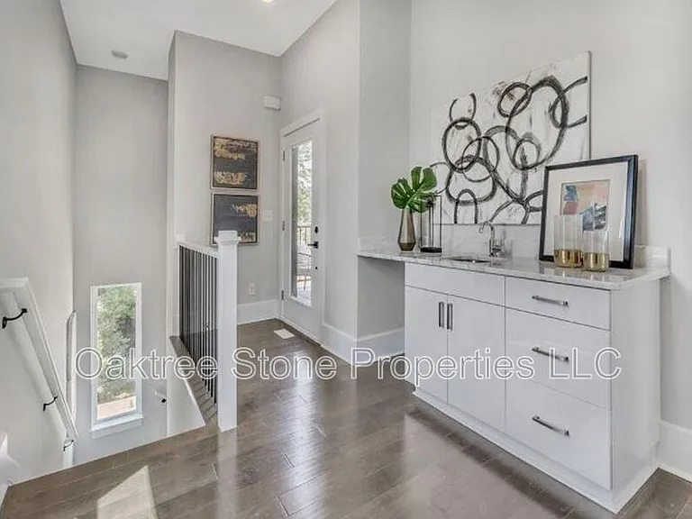 456 Parkway Dr #6 — Photo 16