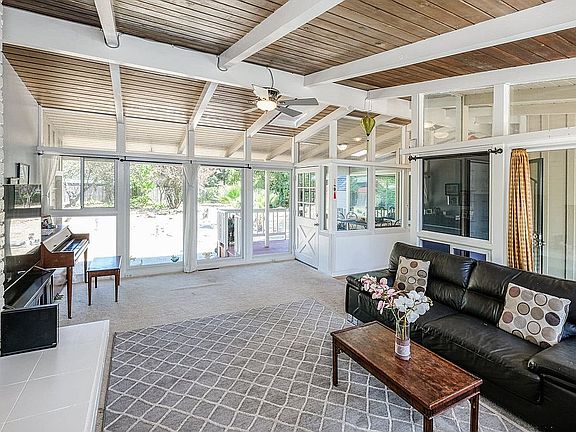 4th image of 2841 Hurley Way