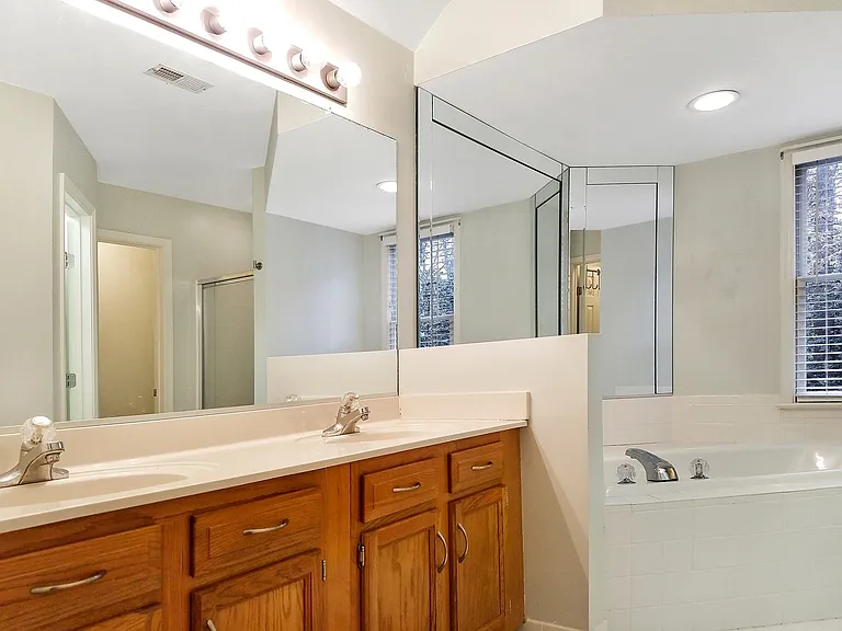 7704 Middlefield Mews — Photo 17