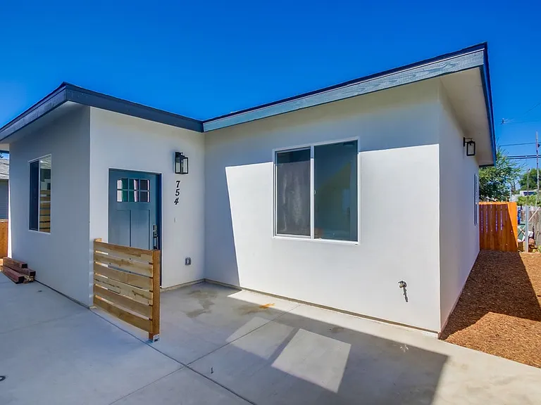 754 W 9th Ave — Photo 21