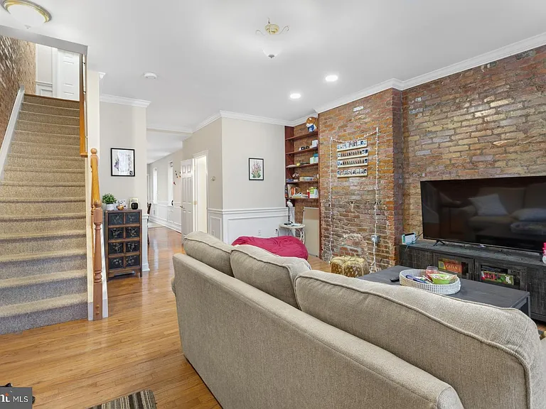 2229 Saint Albans St — Photo 3
