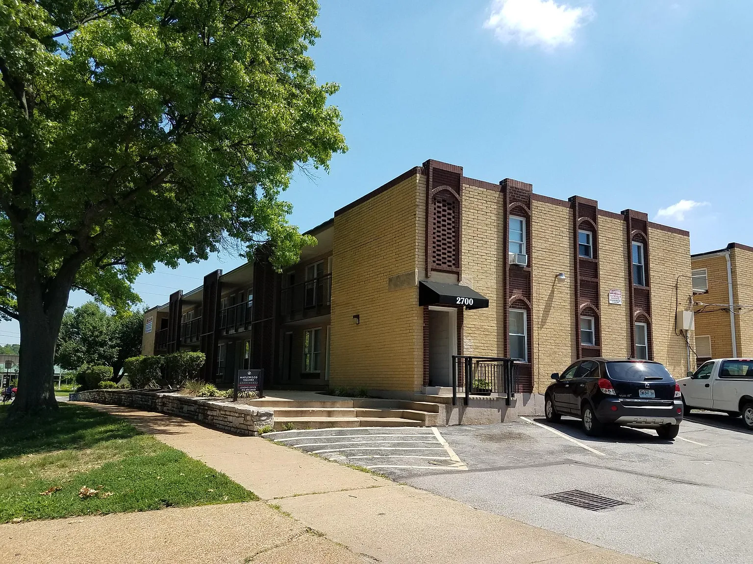 Maplewood Square Apartments — Photo 1