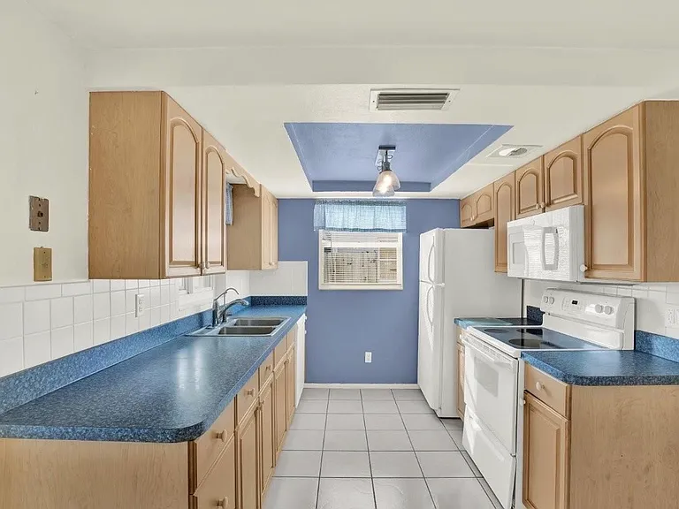 5226 Falcon Dr — Photo 10