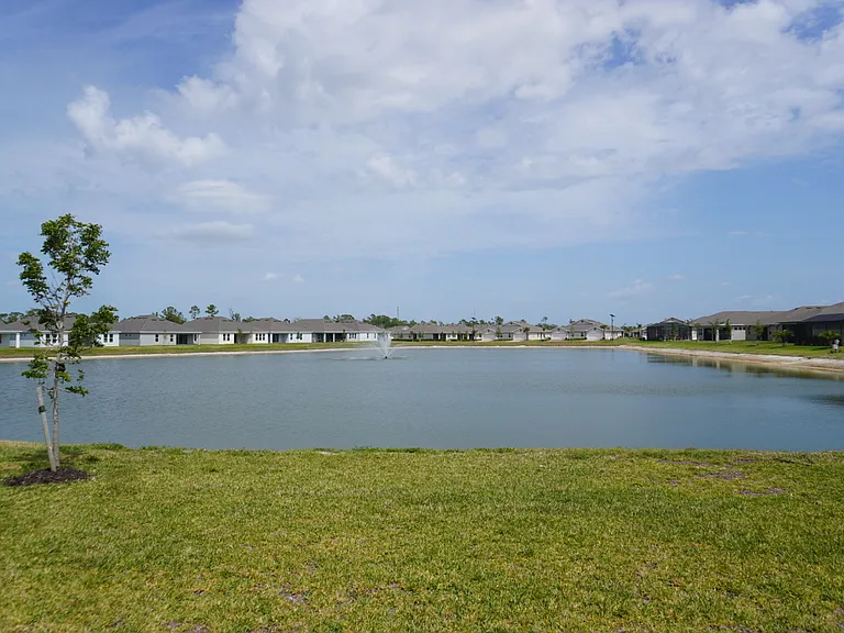 16027 Crofton Springs Way — Photo 28
