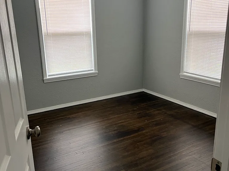 2420 N Winston Ave — Photo 9