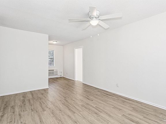 4th image of 833 W Michigan Ave